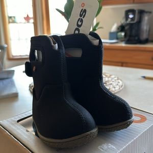 Bogs Kids Baby Bogs II Solid boots New! Tag inside box. Shipped with box